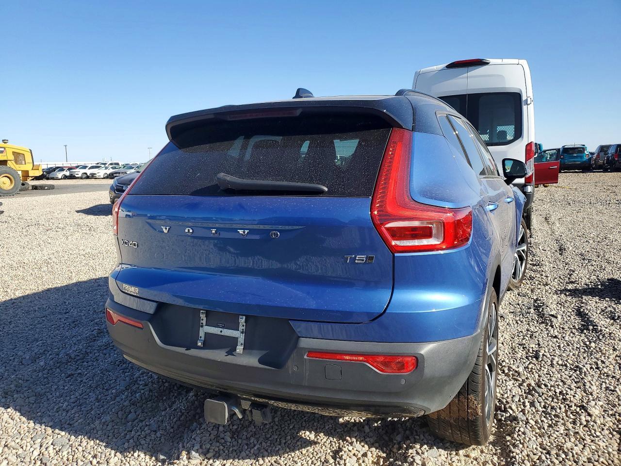 2021 Volvo Xc40 T5 R-Design - Image 6