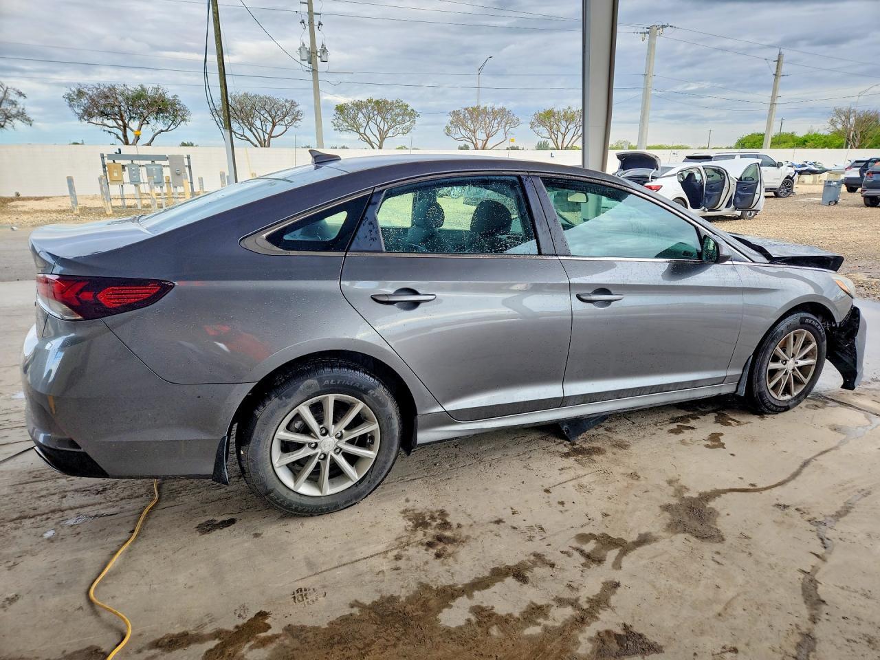 2019 Hyundai Sonata Se - Image 3