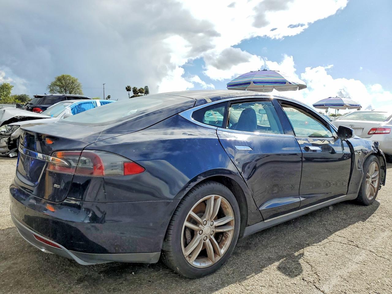 2015 Tesla Model S 85 - Image 3