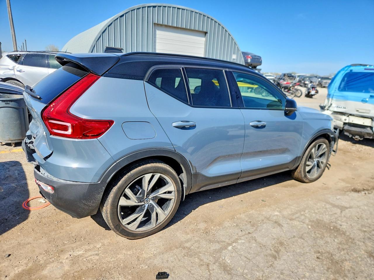 2020 Volvo Xc40 T5 R-Design - Image 3