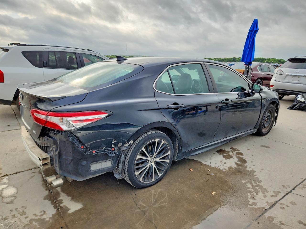 2020 Toyota Camry Se - Фото 3