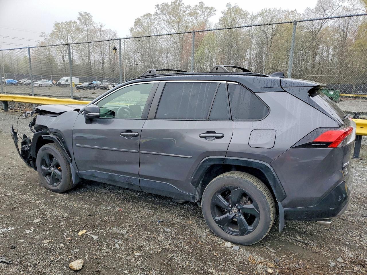 2019 Toyota Rav4 Hybrid Xse - Image 2