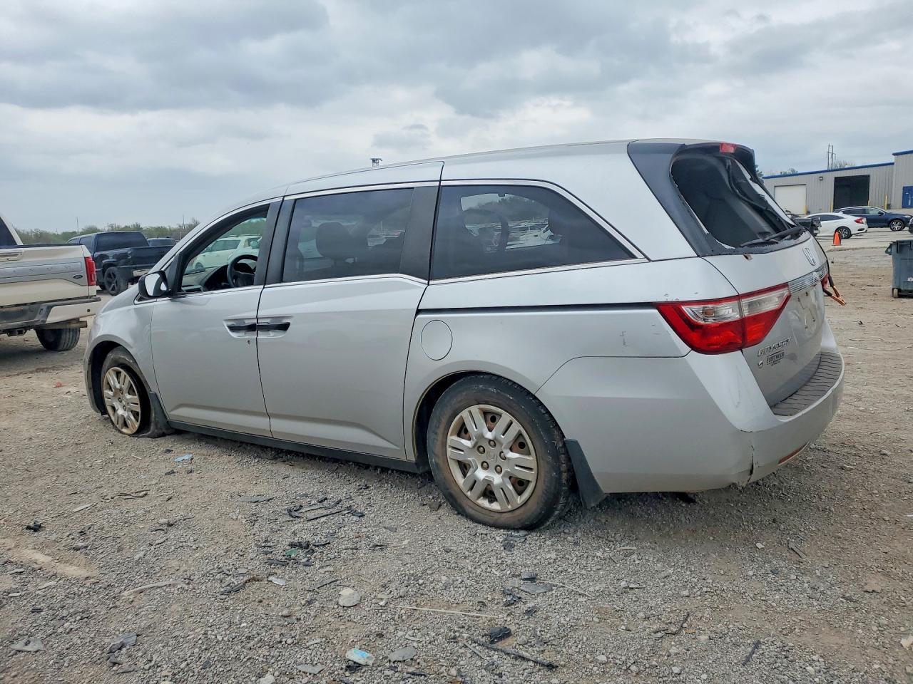 2012 Honda Odyssey Lx - Фото 2