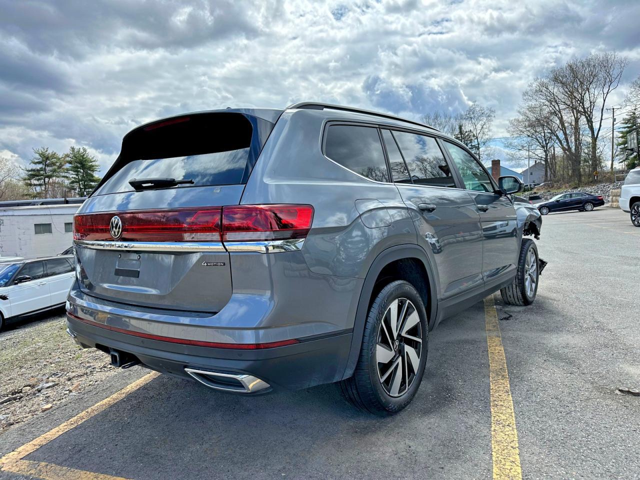 2025 Volkswagen Atlas Se - Image 3