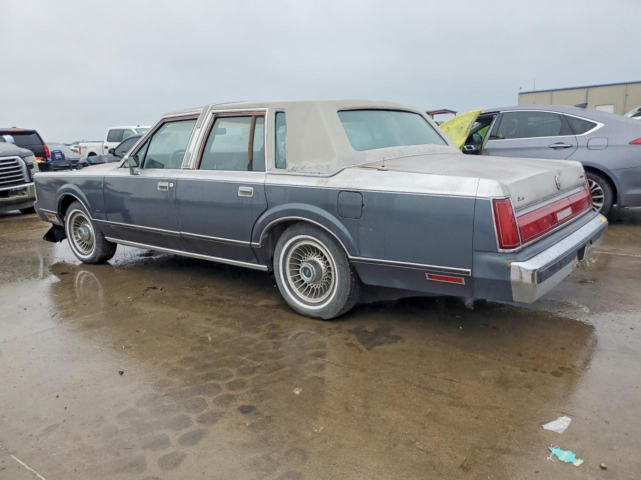 1985 Lincoln Town Car - Фото 2