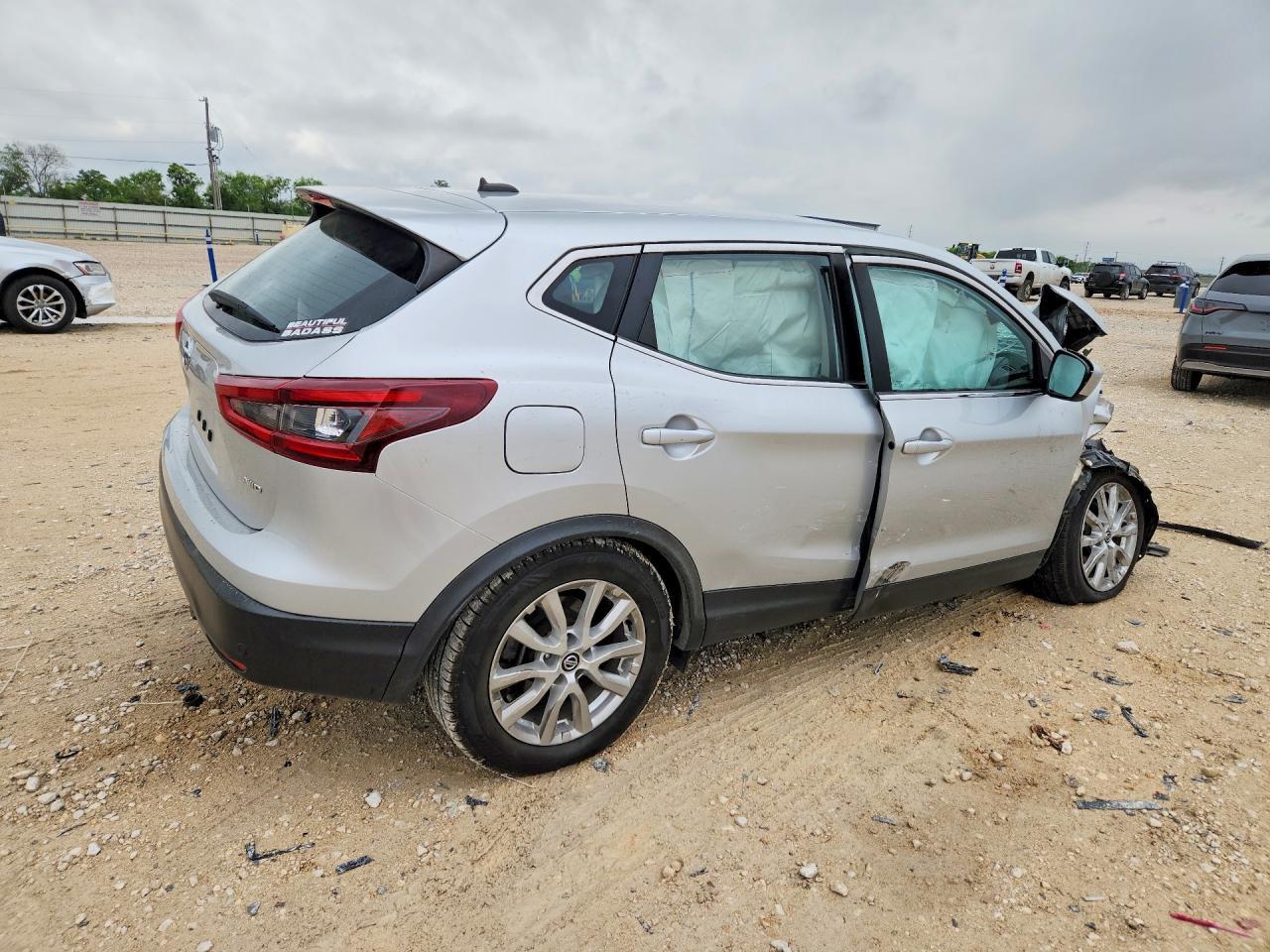 2021 Nissan Rogue Sport S - Фото 3