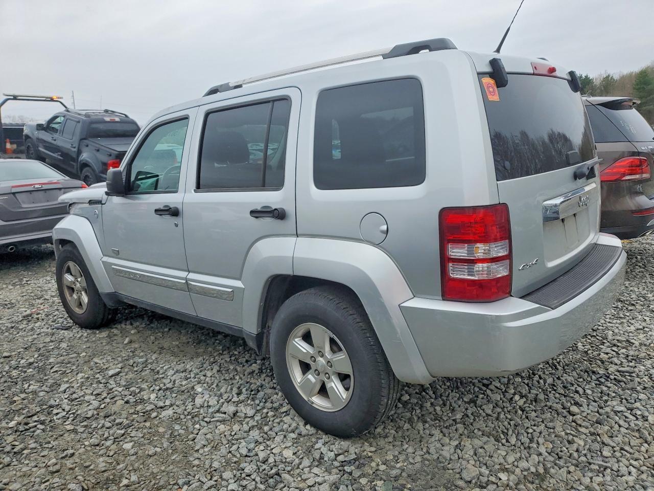 2011 Jeep Liberty Sport - Фото 2