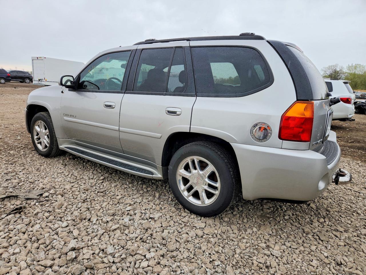 2008 GMC Envoy Denali - Фото 2
