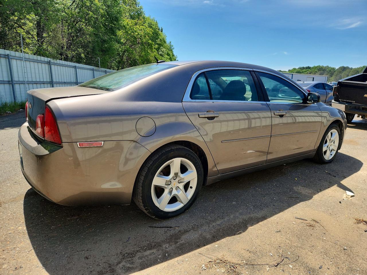 2011 Chevrolet Malibu Ls - Image 3