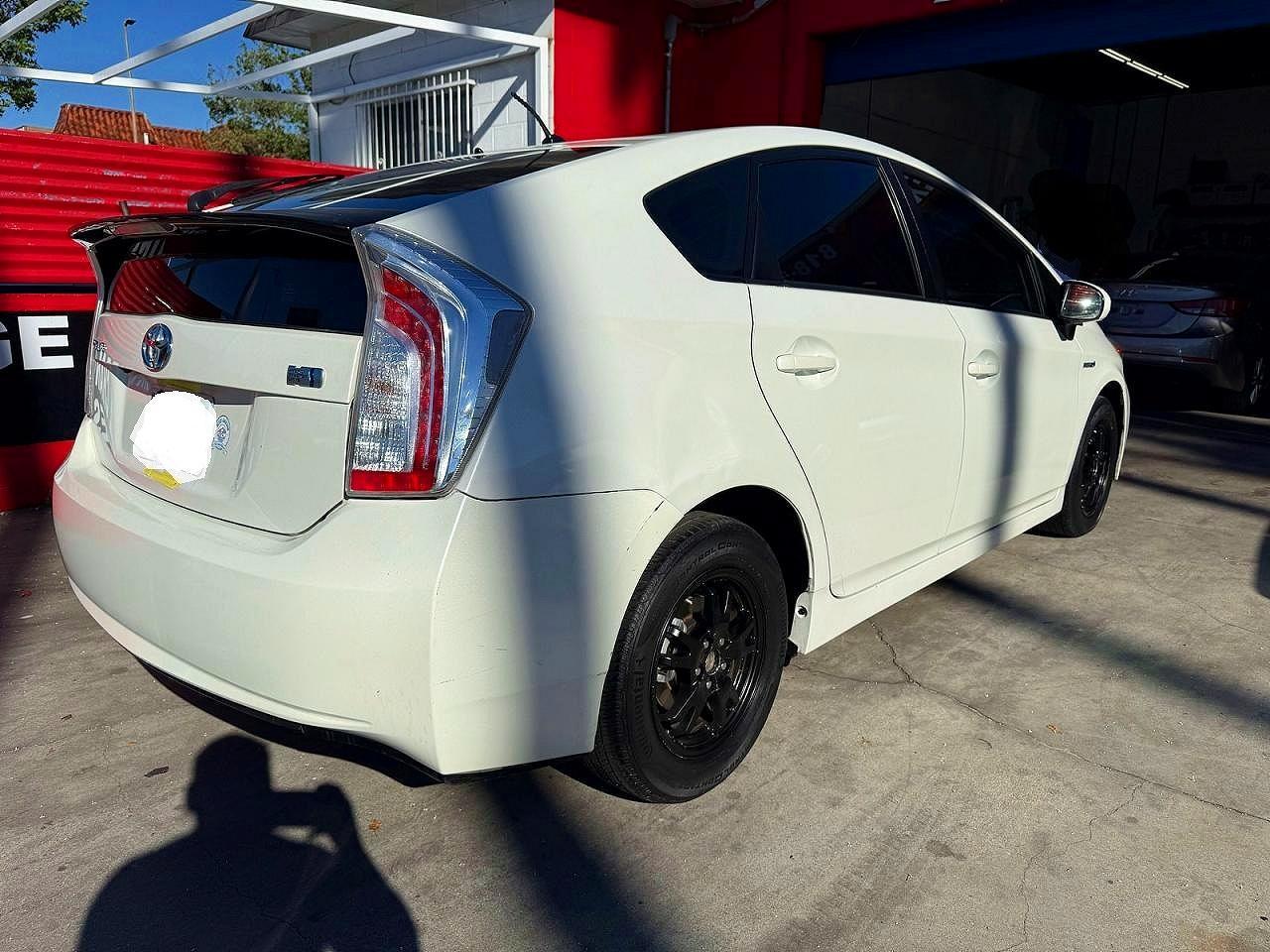 2015 Toyota Prius Two - Фото 4