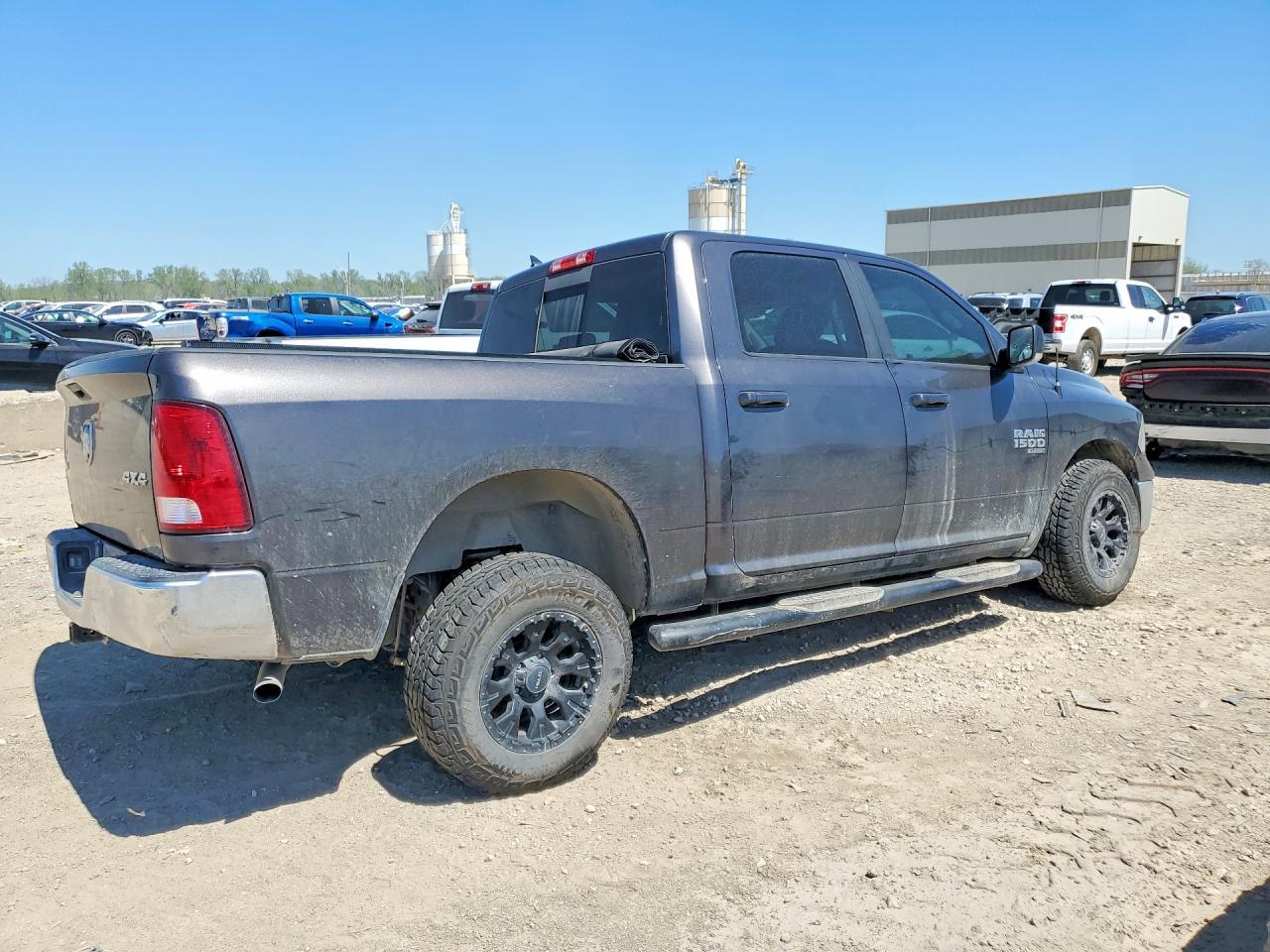 2019 Ram 1500 Classic Slt - Image 3
