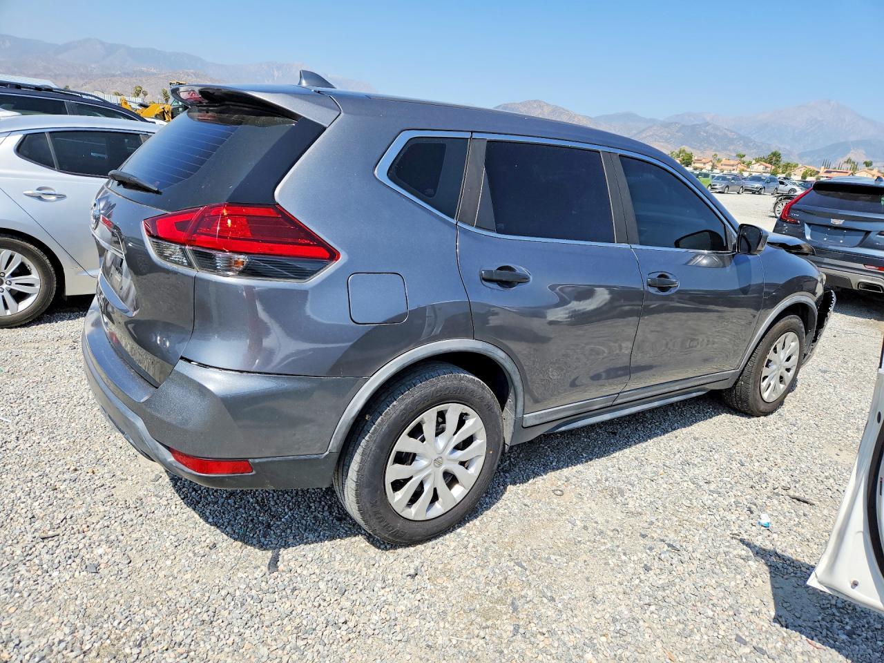 2017 Nissan Rogue S - Image 3