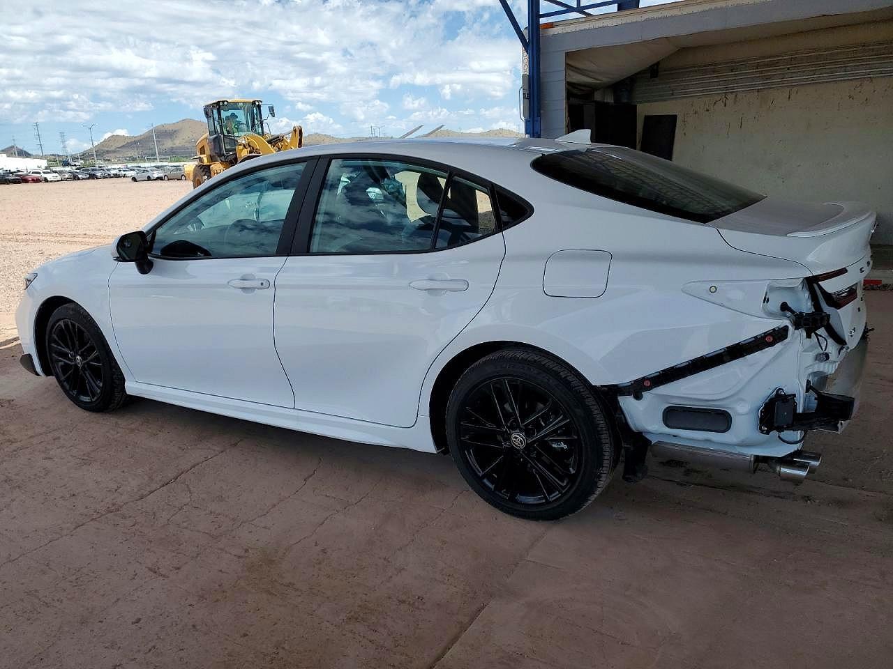 2025 Toyota Camry Se - Фото 2