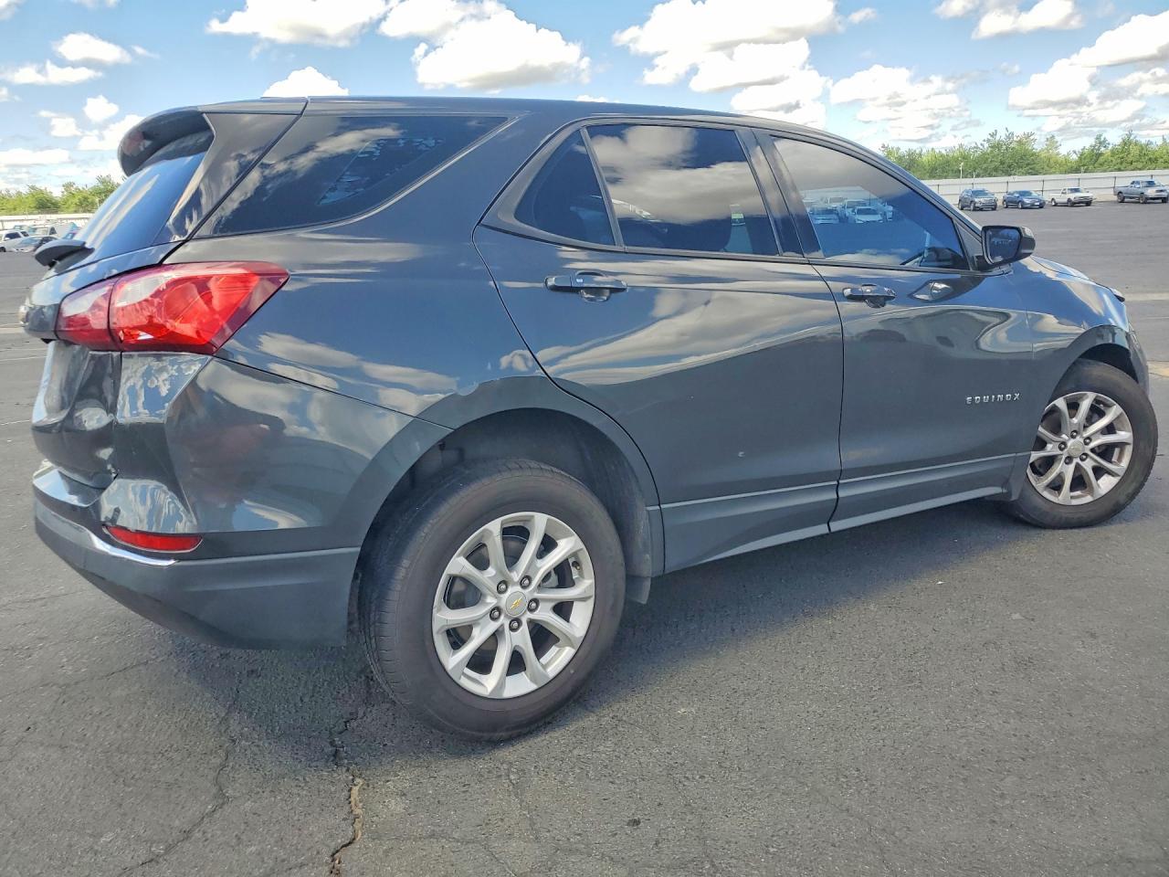 2018 Chevrolet Equinox Ls - Image 3