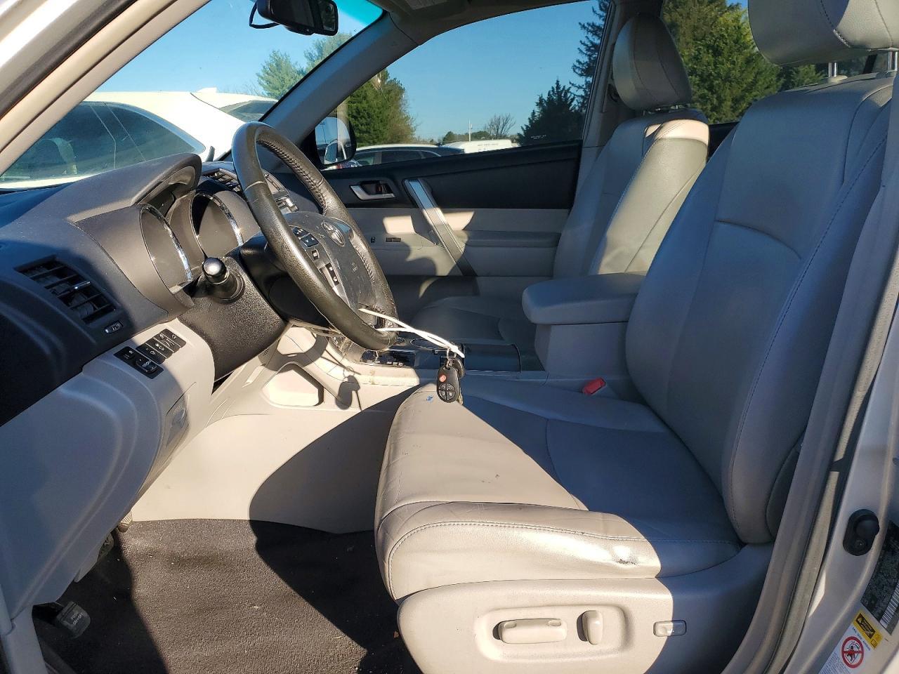 2013 Toyota Highlander Se - Image 7