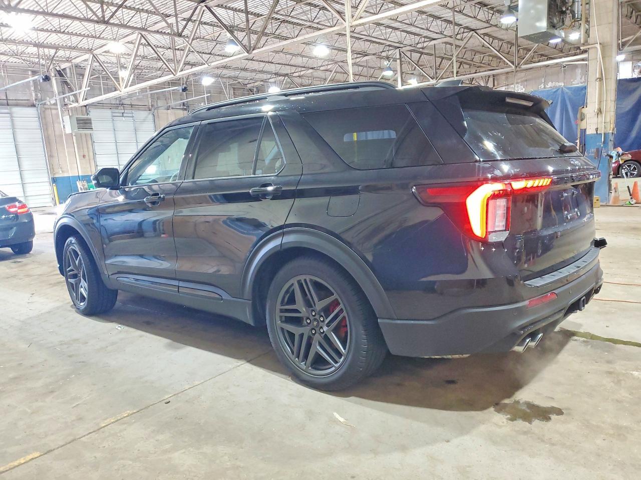 2025 Ford Explorer St - Image 2