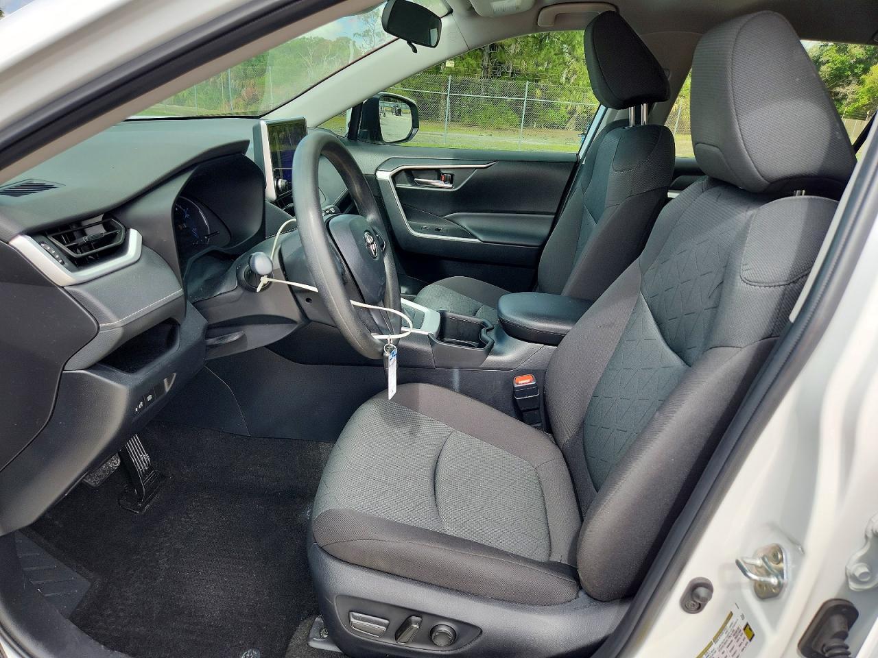 2024 Toyota Rav4 Hybrid Xle - Image 7