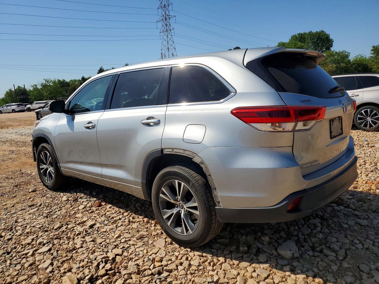 2017 Toyota Highlander Le - Фото 2
