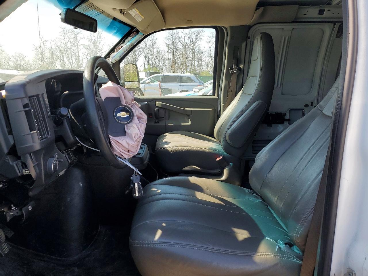 2020 Chevrolet Express 2500 Cargo Delivery Van - Image 7