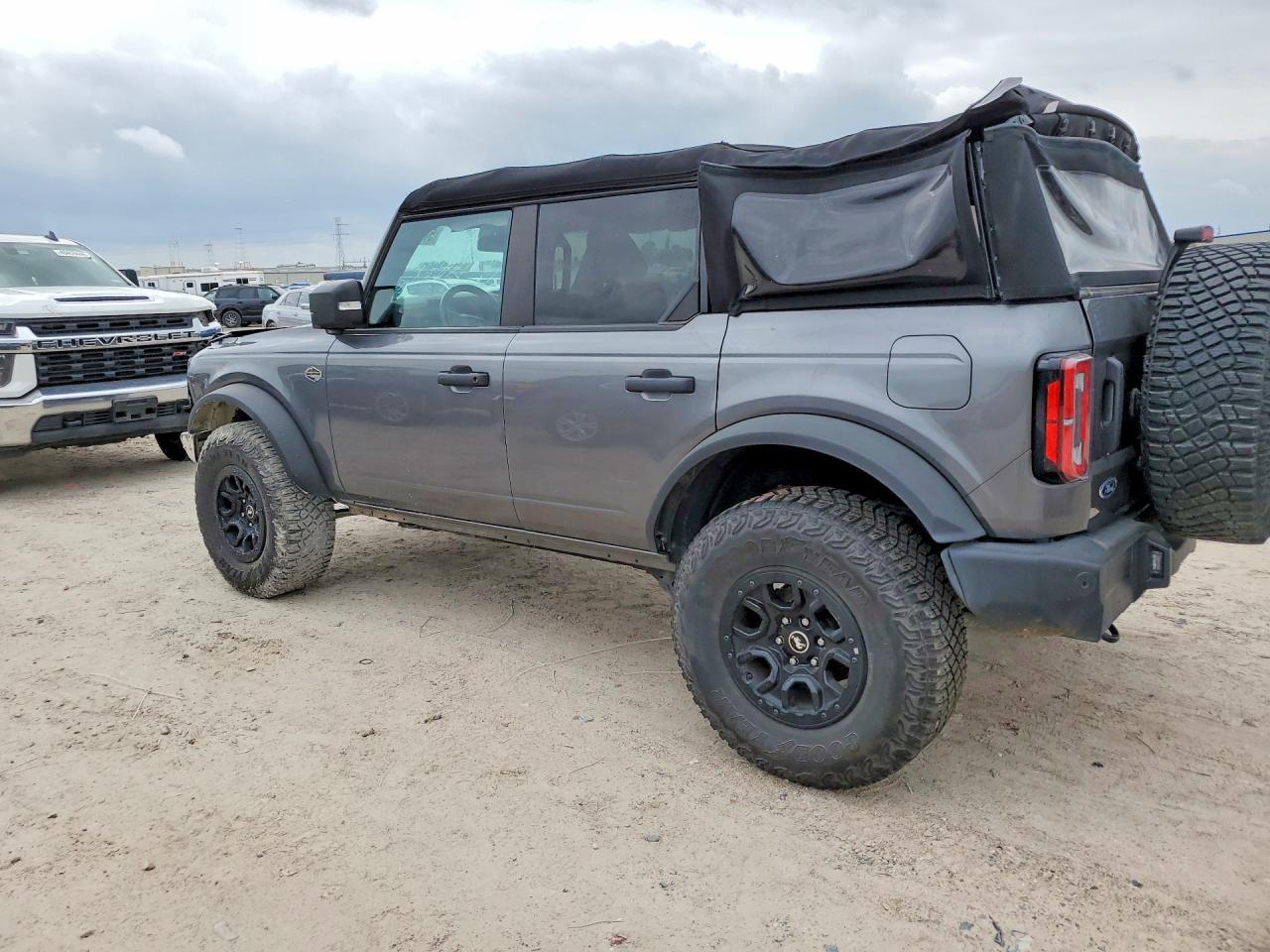 2024 Ford Bronco Wildtrak - Image 2