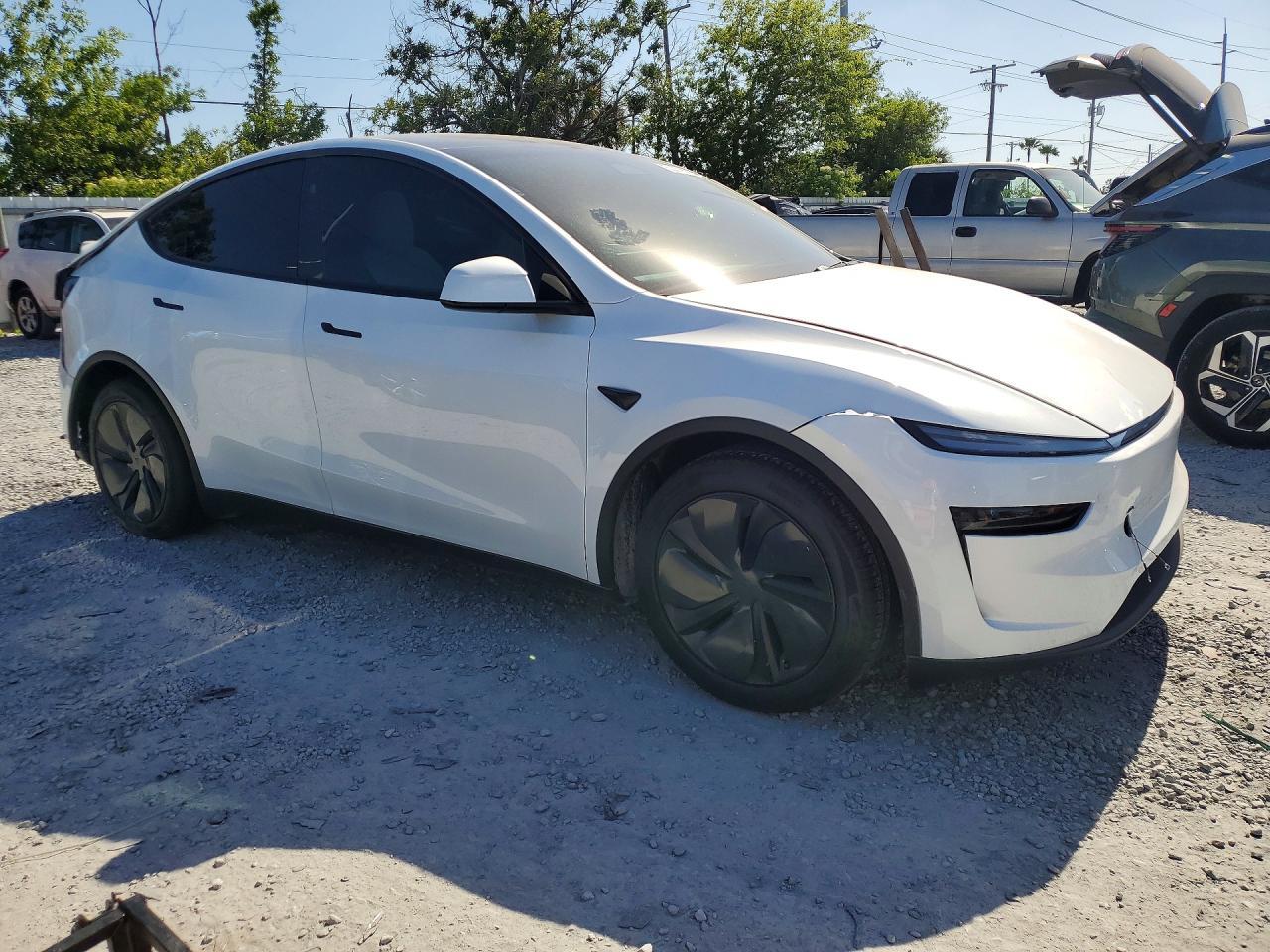 2026 Tesla Model Y - Фото 4