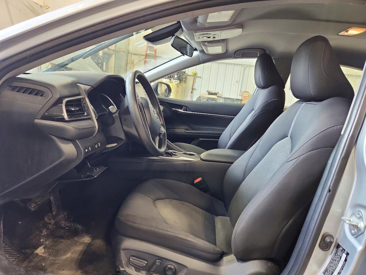 2021 Toyota Camry Le - Фото 7