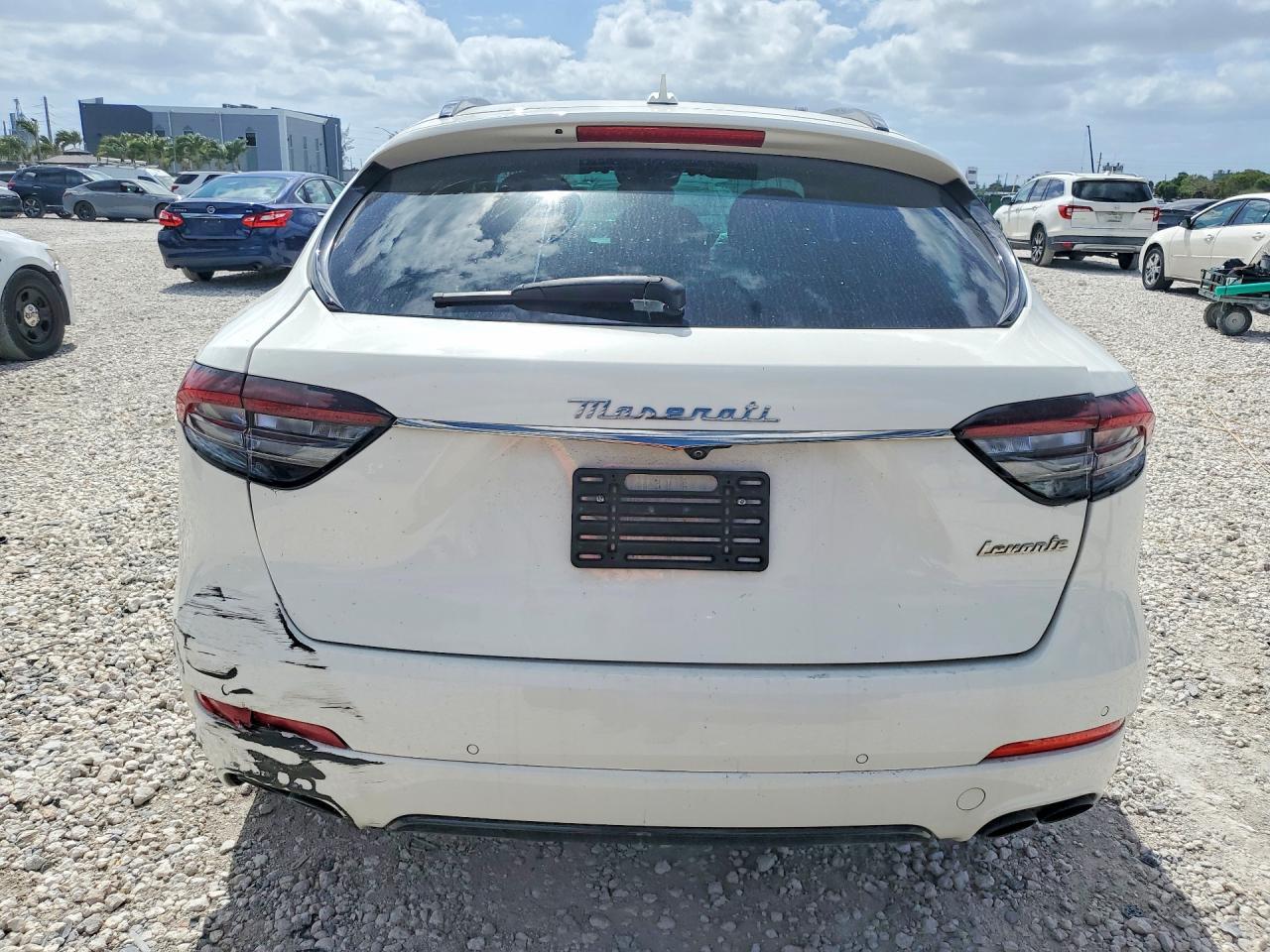 2022 Maserati Levante Base - Фото 6