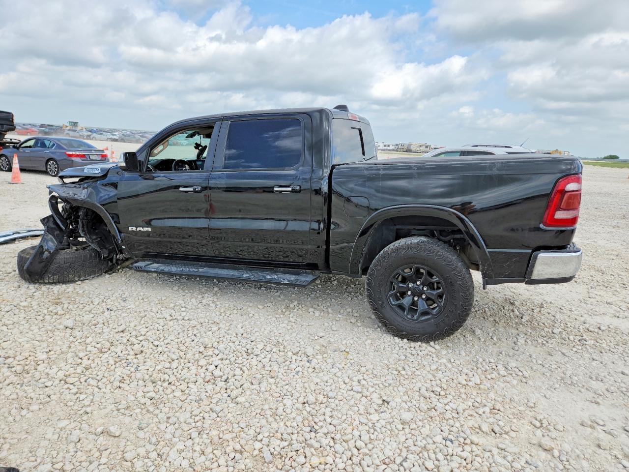 2019 Dodge 1500 Laramie - Фото 2