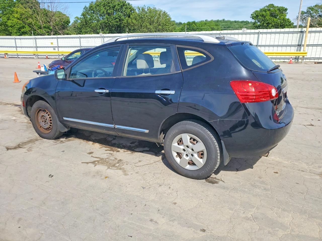 2014 Nissan Rogue Select S - Image 2