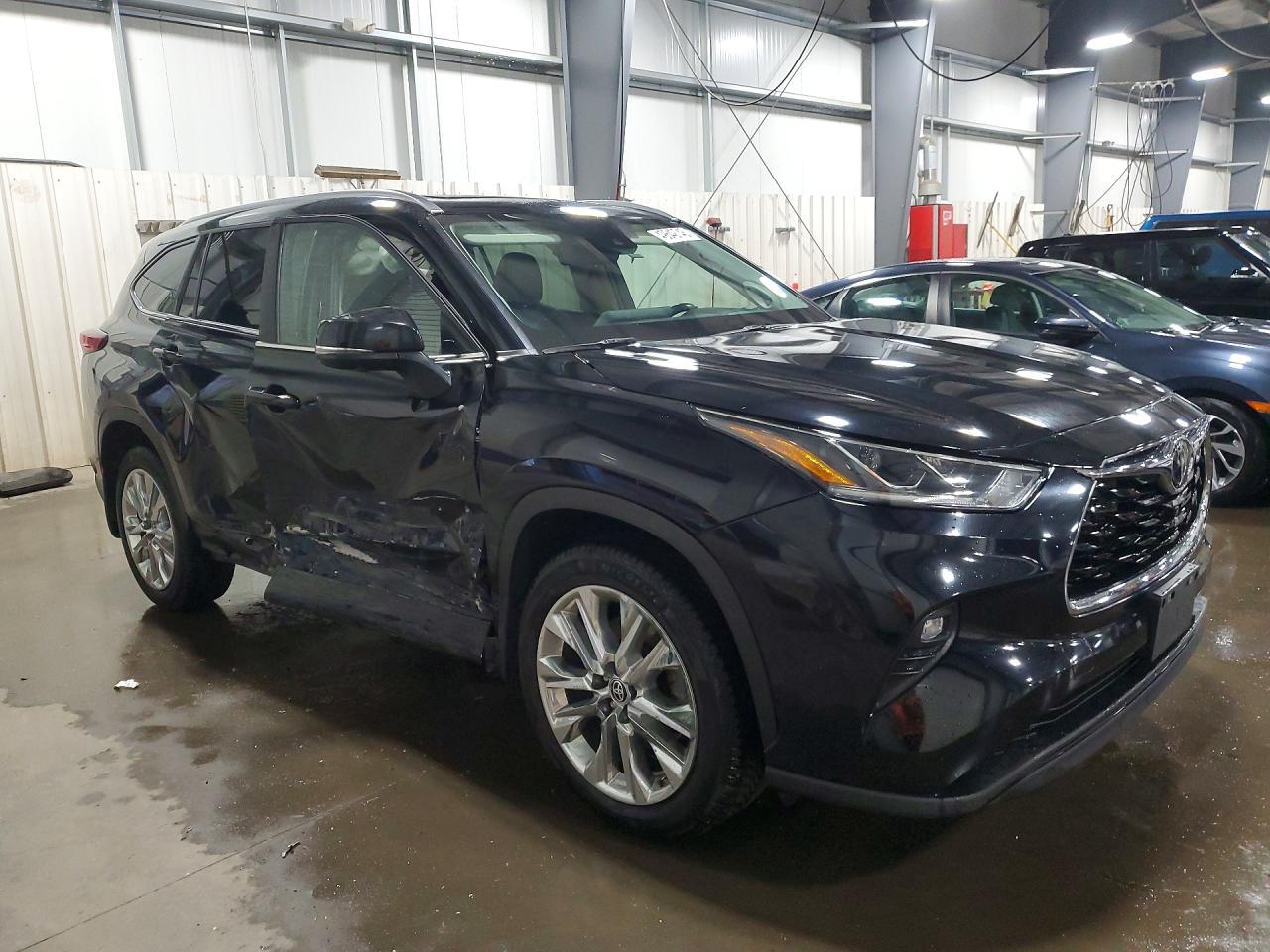 2023 Toyota Highlander Limited - Image 4