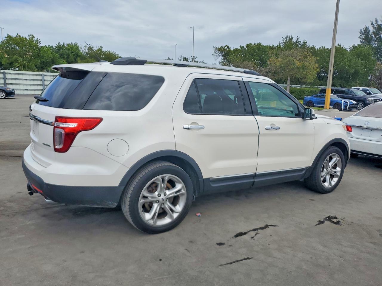 2014 Ford Explorer Limited - Image 3