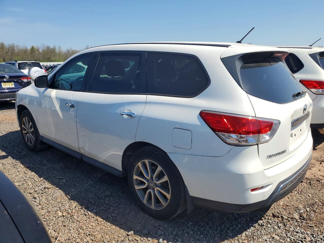 2013 Nissan Pathfinder S - Фото 2
