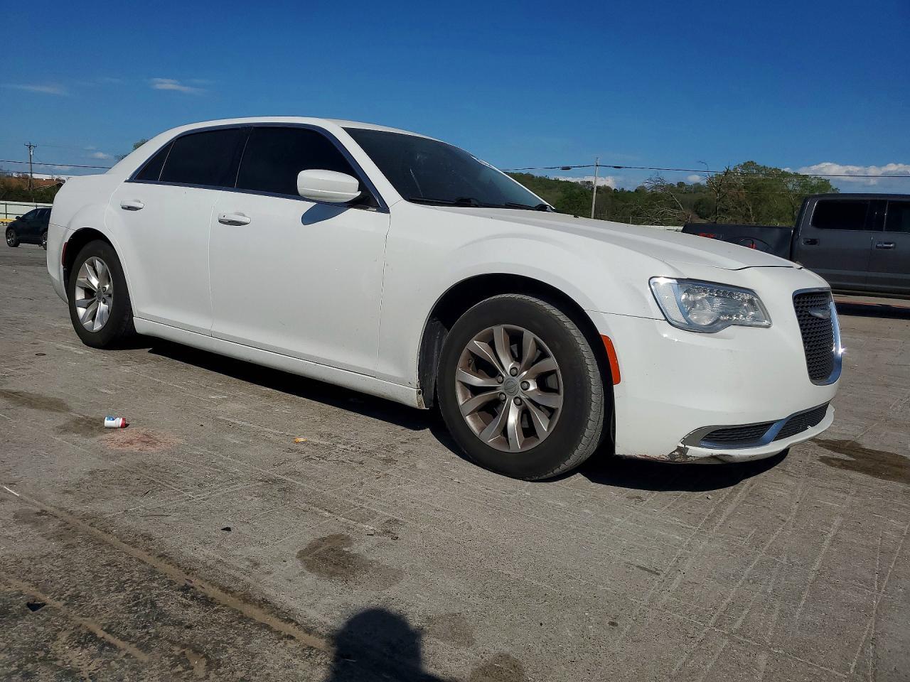 2016 Chrysler 300 Limited - Image 4