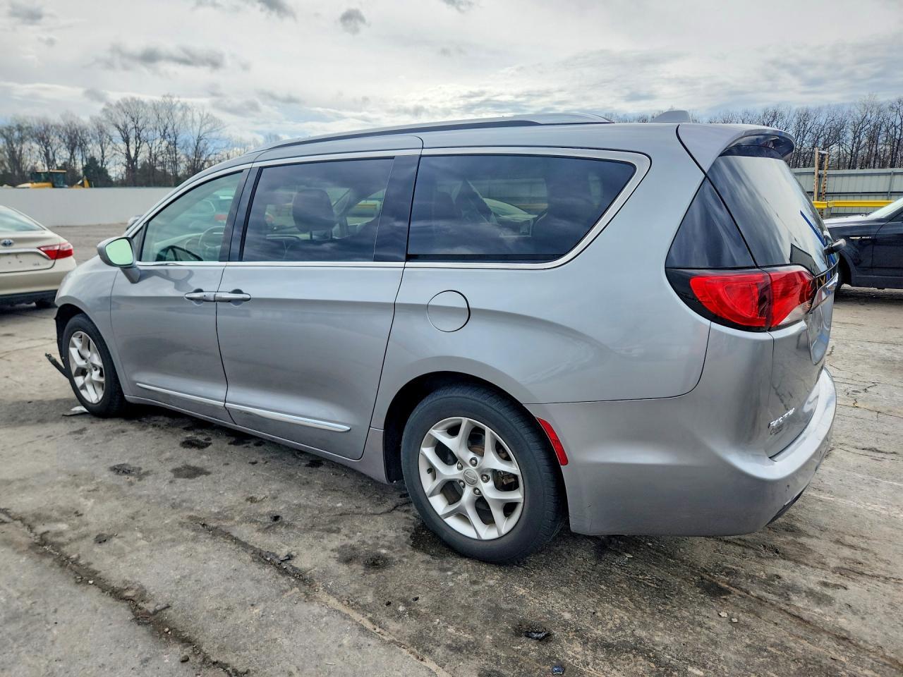 2018 Chrysler Pacifica Touring L Plus - Фото 2
