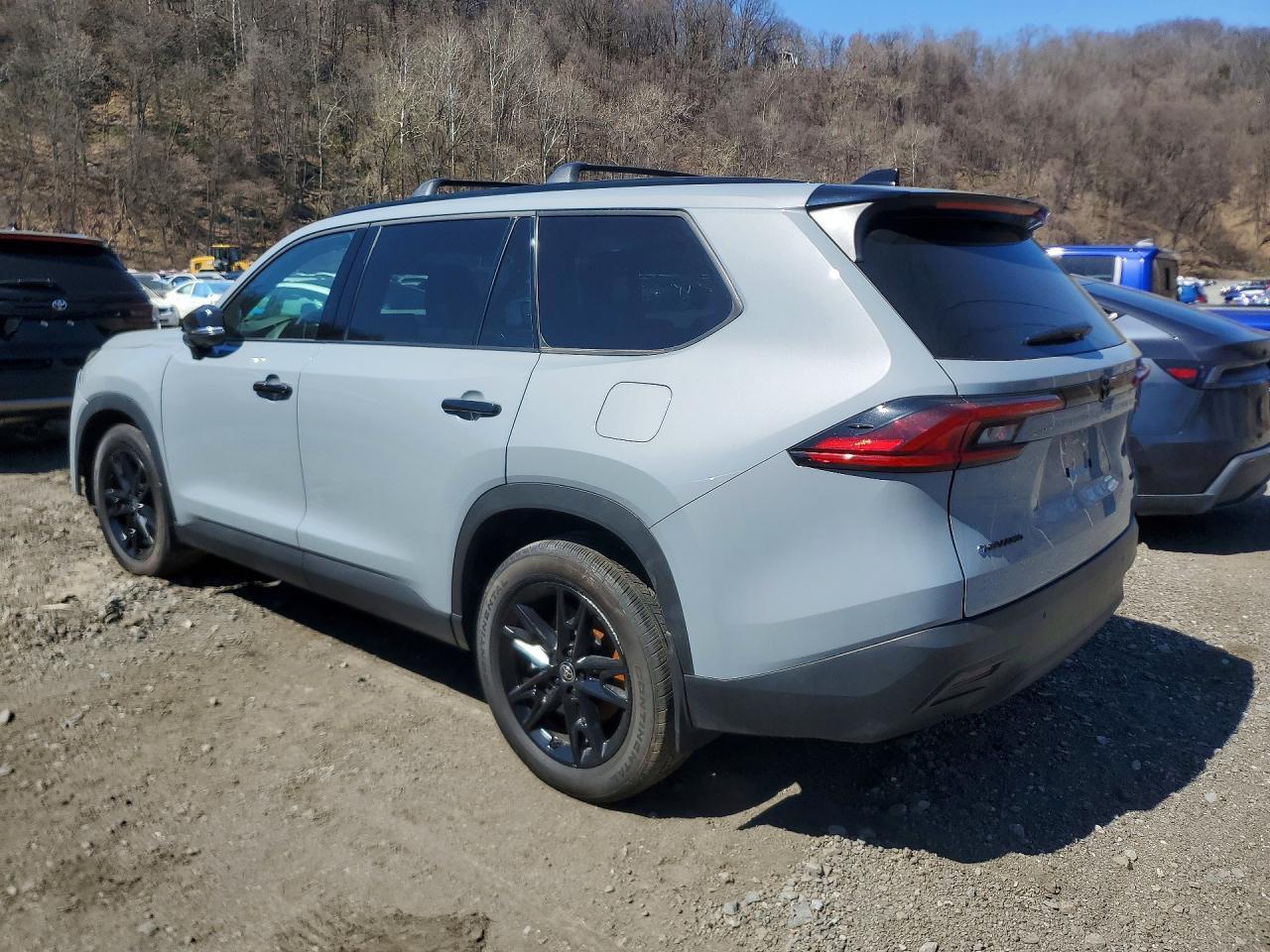 2025 Toyota Grand Highlander Hybrid Nightshade - Image 2