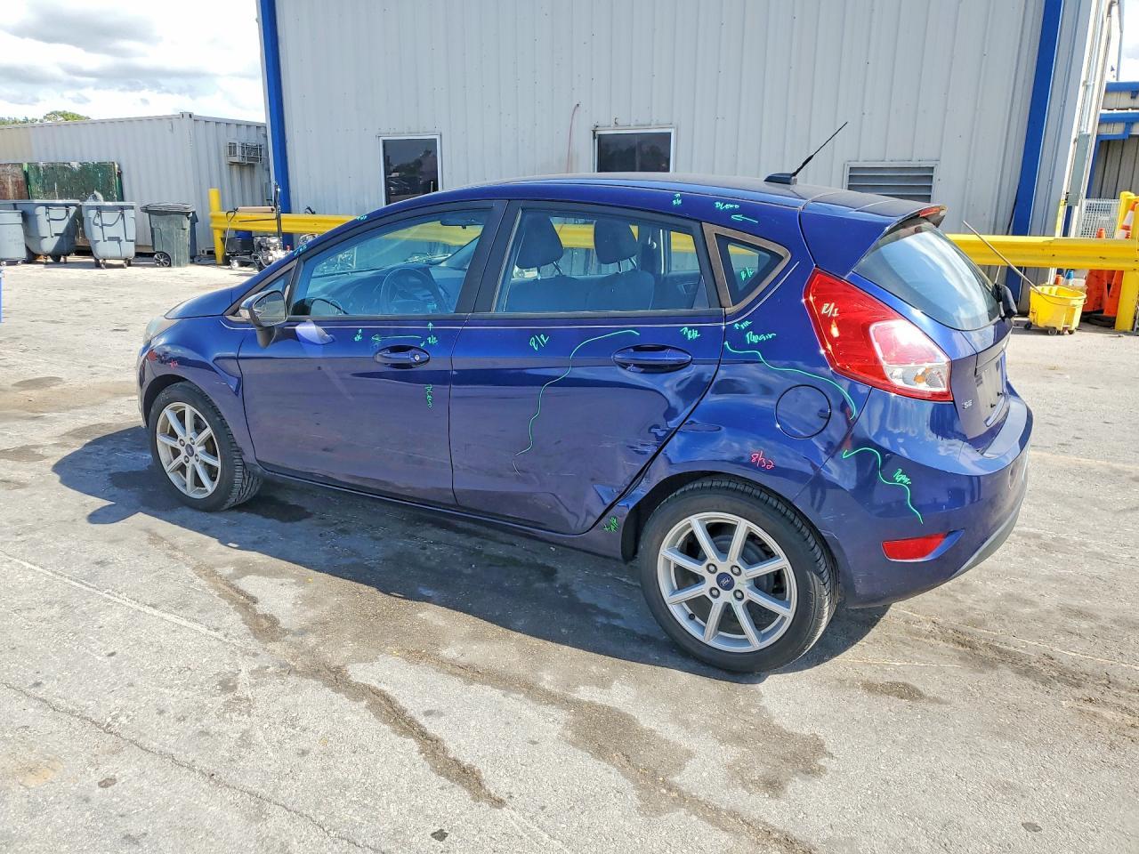 2016 Ford Fiesta Se - Фото 2