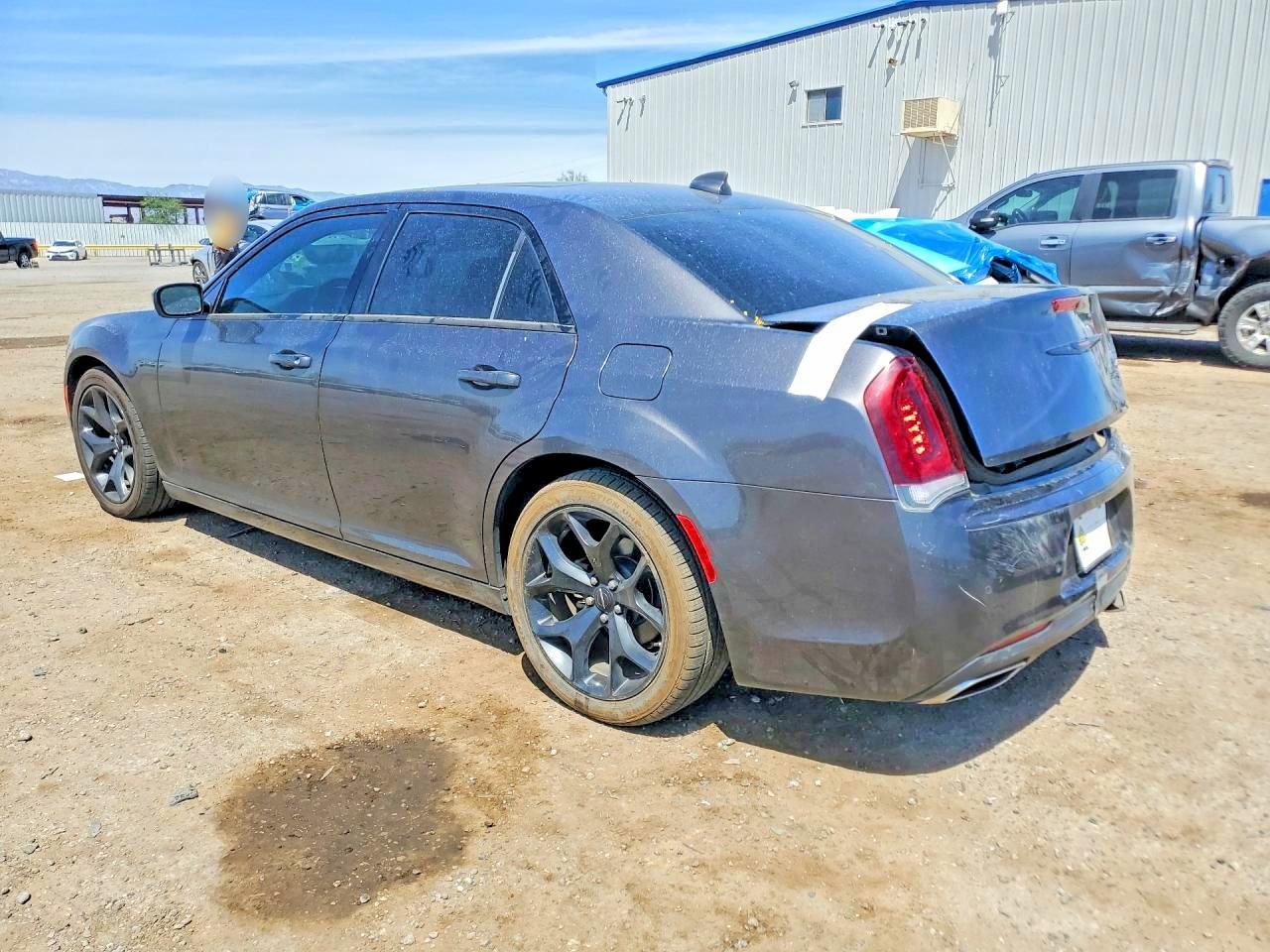 2022 Chrysler 300 S - Фото 2