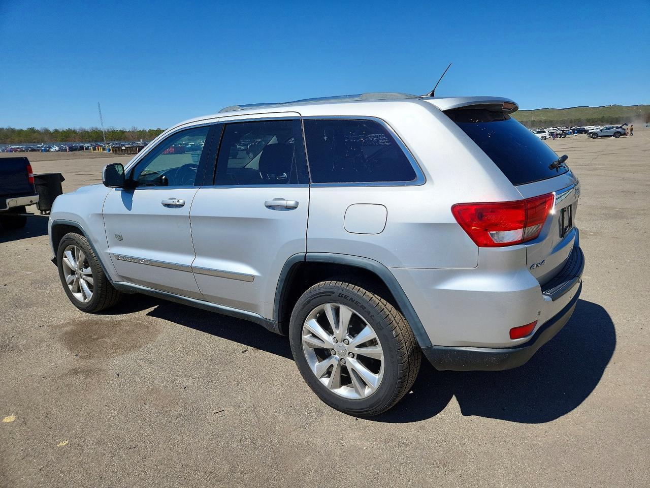2011 Jeep Grand Cherokee Laredo - Фото 2