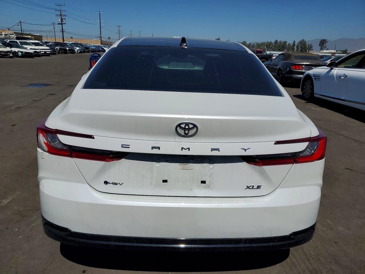 2025 Toyota Camry Xle - Фото 6