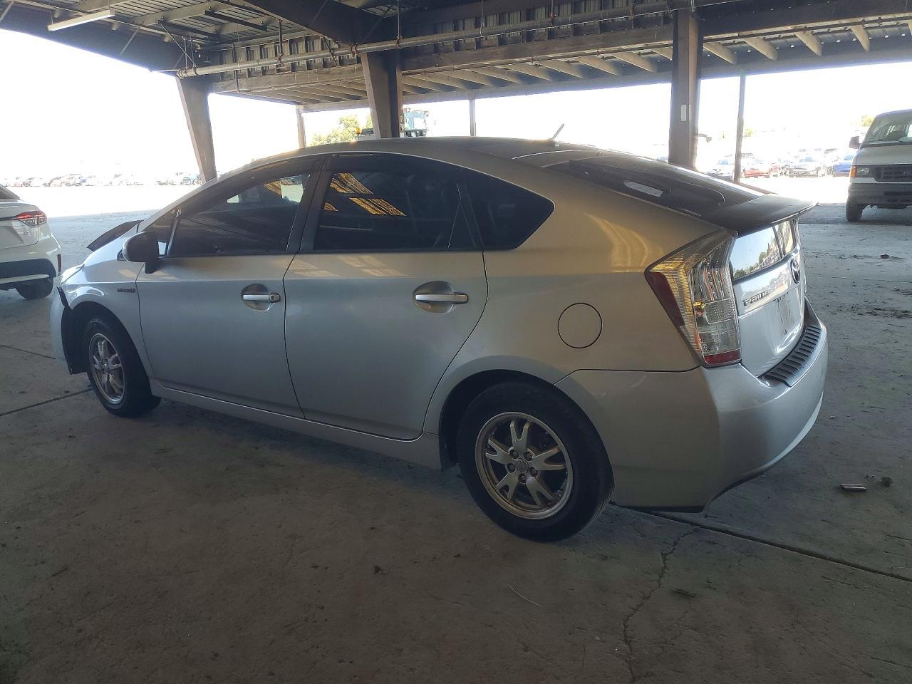 2010 Toyota Prius Iii - Фото 2