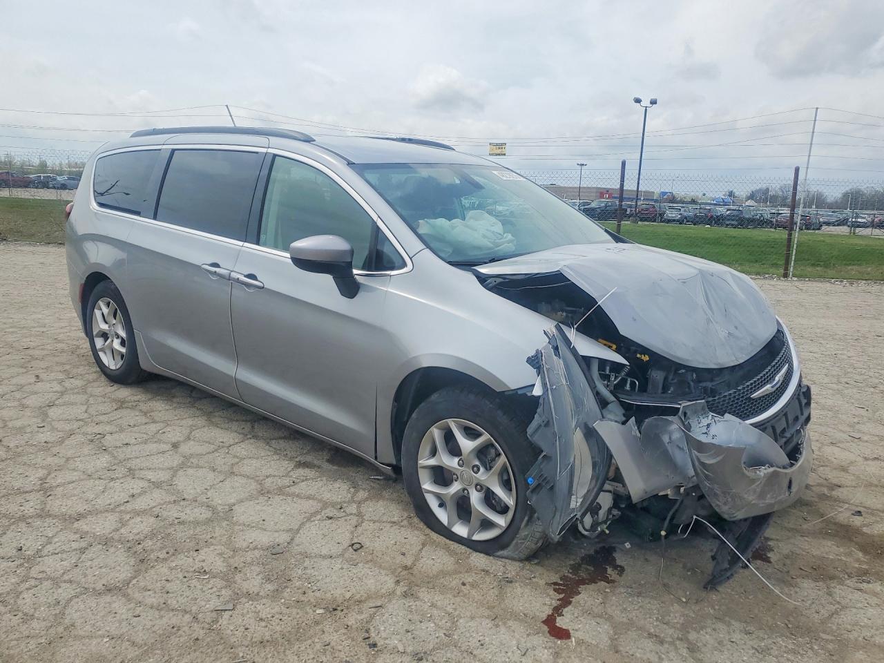 2018 Chrysler Pacifica - Image 4