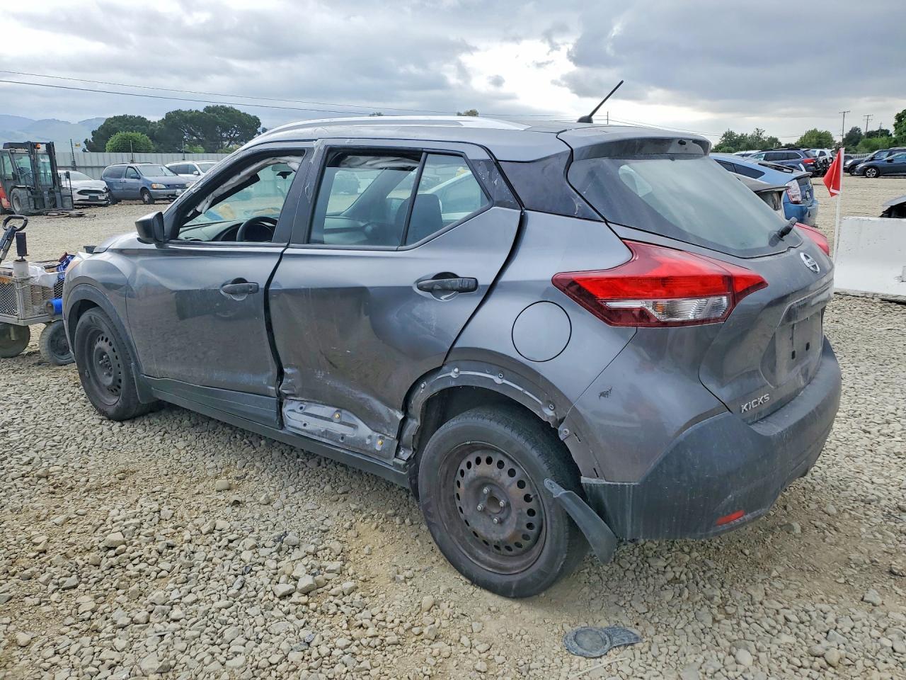 2018 Nissan Kicks S - Фото 2