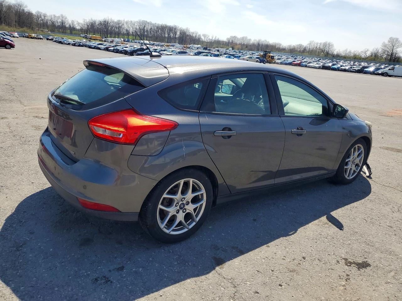 2015 Ford Focus Se - Image 3