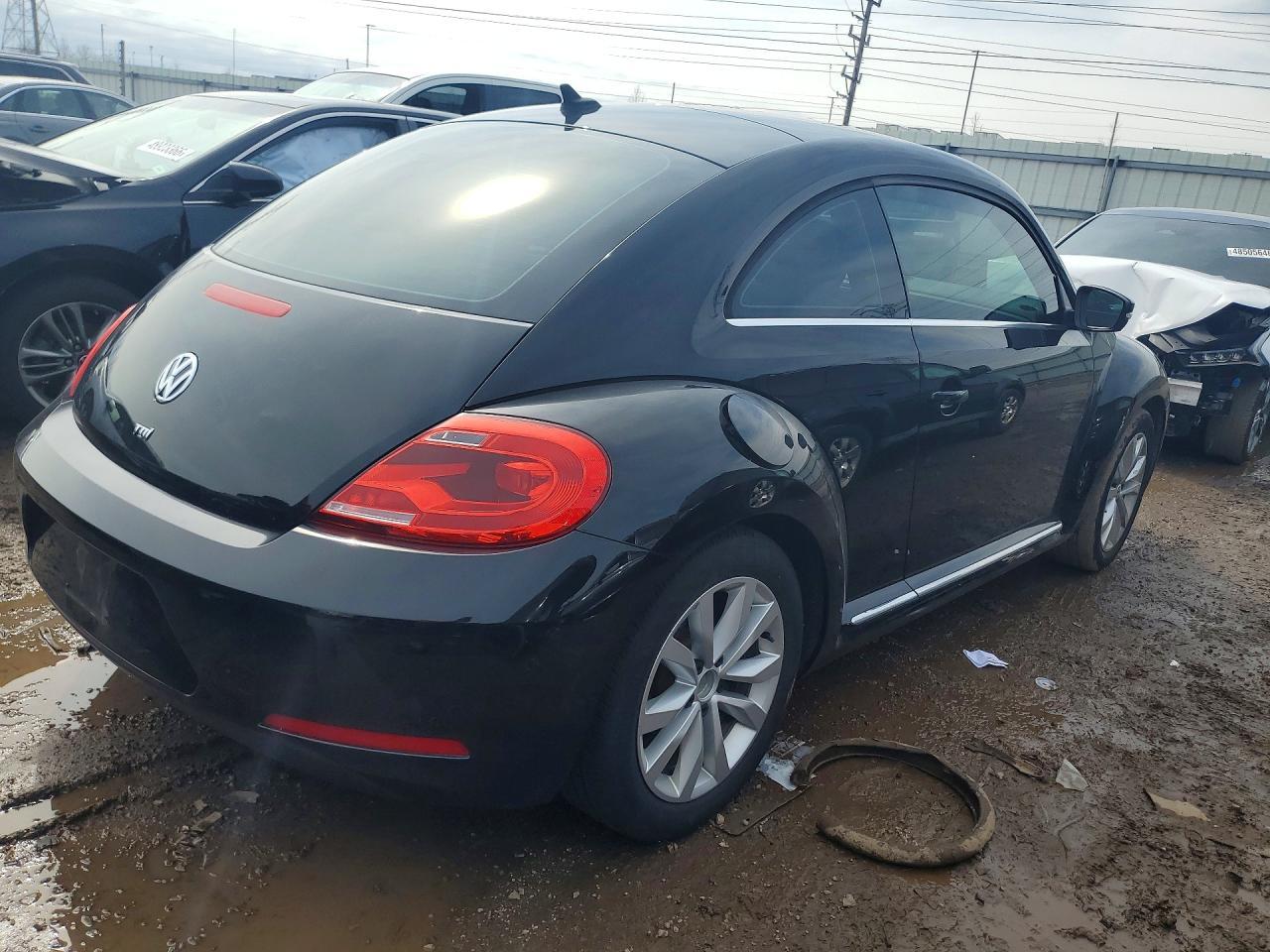 2013 Volkswagen Beetle - Фото 3