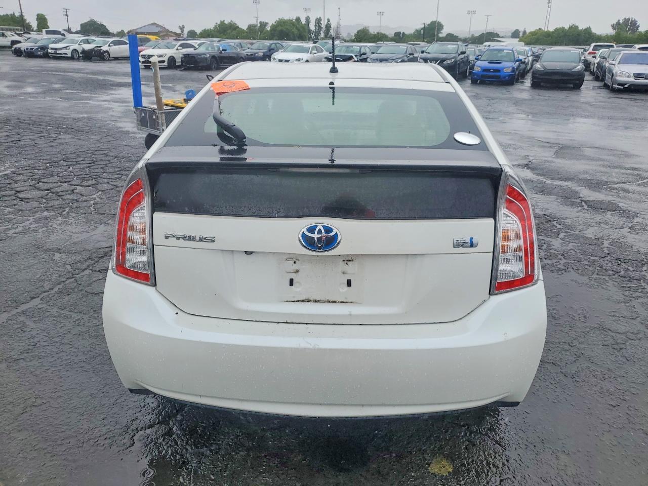 2015 Toyota Prius Two - Image 6