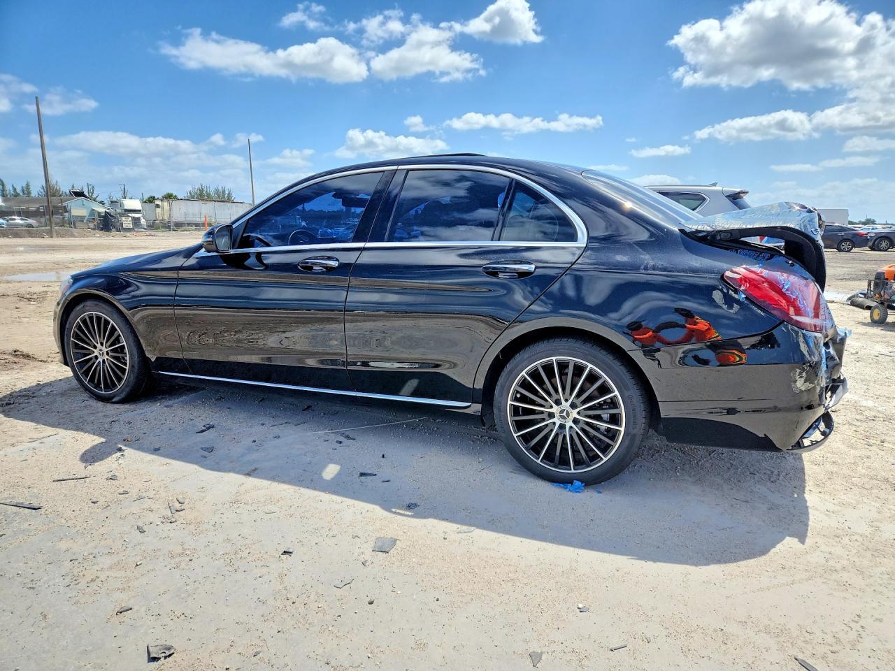 2021 Mercedes-Benz C 300 - Фото 2