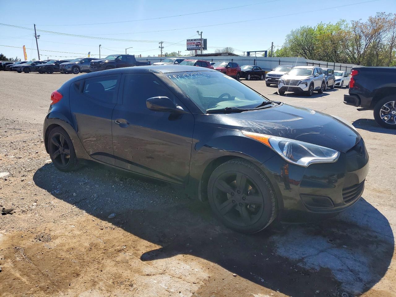 2015 Hyundai Veloster Base - Image 4