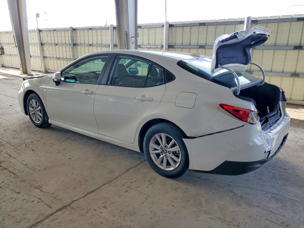 2025 Toyota Camry Le - Фото 2