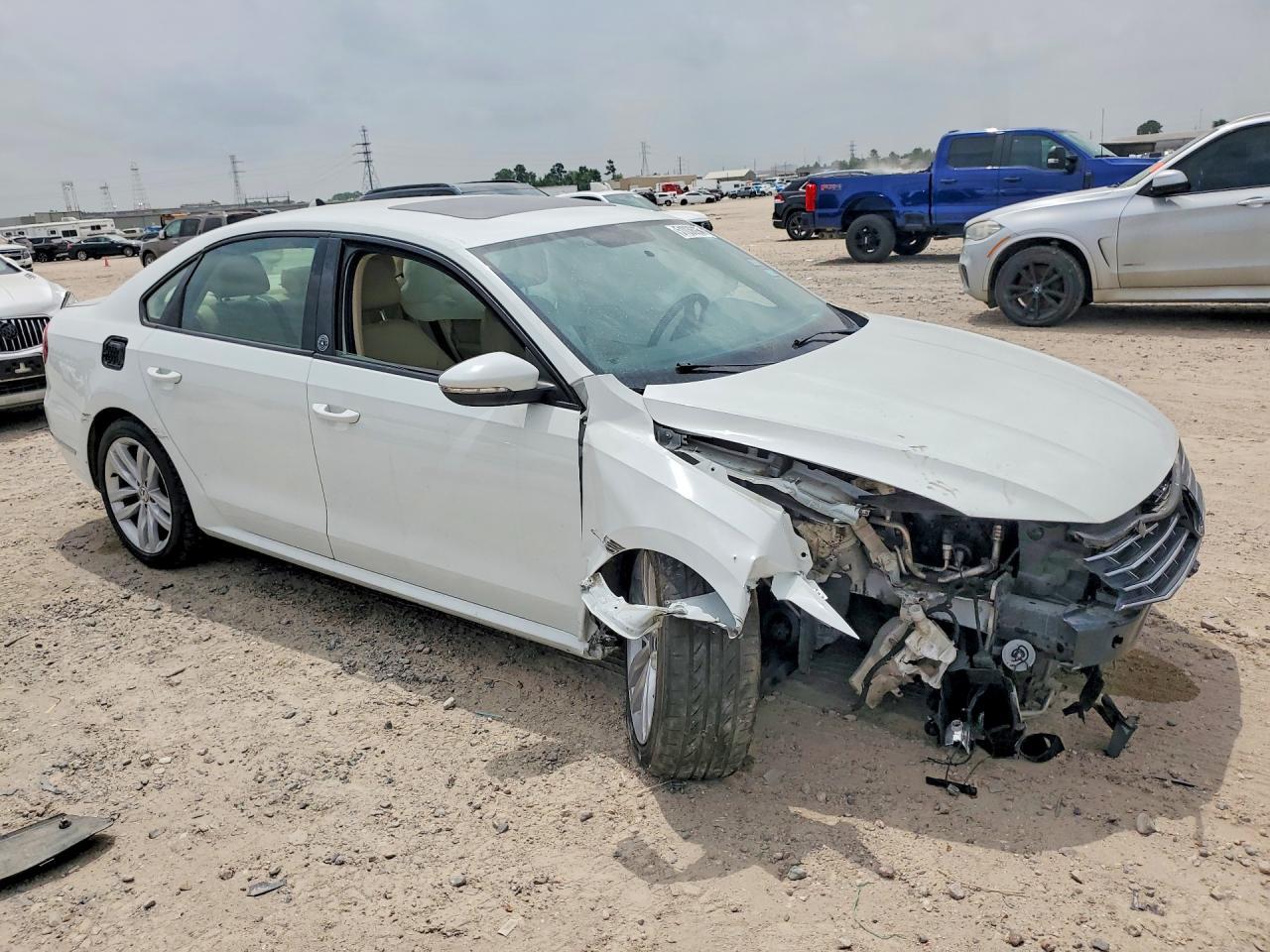 2019 Volkswagen Passat Wolfsburg - Image 4
