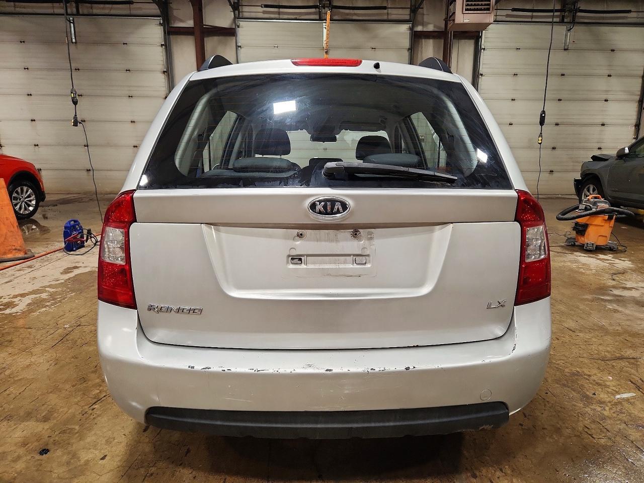 2009 Kia Rondo Base - Фото 6